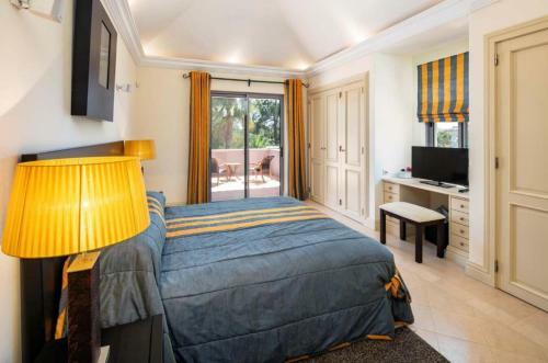 Almancil Villa Sleeps 10 With Pool Air Con And Wifi