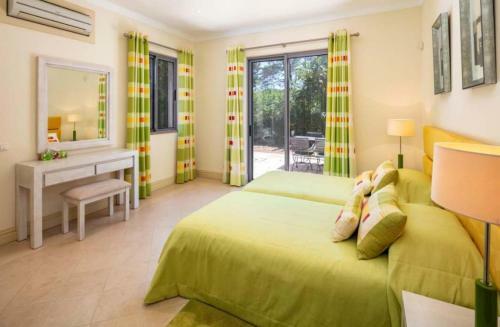 Almancil Villa Sleeps 10 With Pool Air Con And Wifi