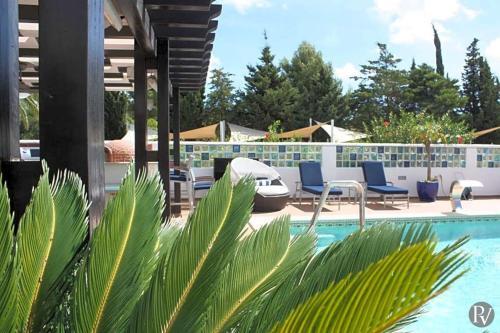Alto Da Cerca Apartment Sleeps 3 With Pool And Air Con