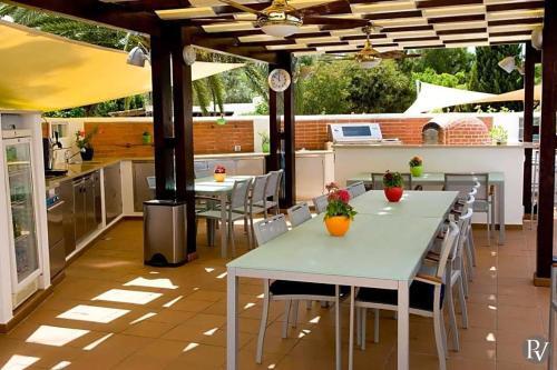 Alto Da Cerca Apartment Sleeps 3 With Pool And Air Con