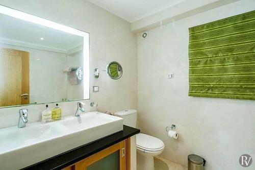 Alto Da Cerca Apartment Sleeps 3 With Pool And Air Con