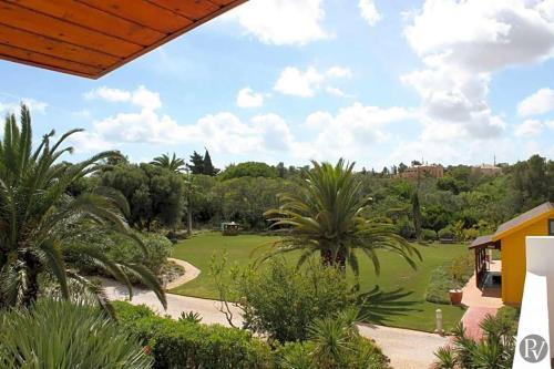 Alto Da Cerca Apartment Sleeps 3 With Pool And Air Con