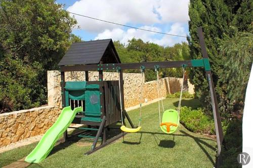 Alto Da Cerca Apartment Sleeps 3 With Pool And Air Con