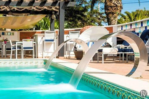Alto Da Cerca Apartment Sleeps 4 With Pool And Air Con