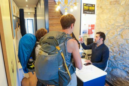 Caminha Hostel & Suites