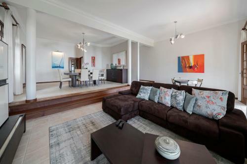 Southern Sunny House By An Island Apart
