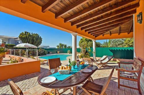 Villa Carvoeiro For 4 By Galantevasques