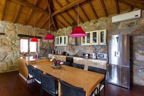 Luxury Spacious Farmhouse With Great Land Viewa