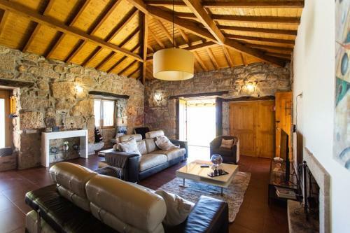 Luxury Spacious Farmhouse With Great Land Viewa