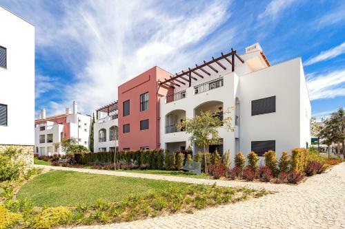 2 Bed Apartment In Cabanas, Swimming Pool
