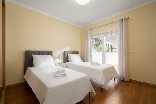 2 Bed Apartment In Cabanas, Swimming Pool