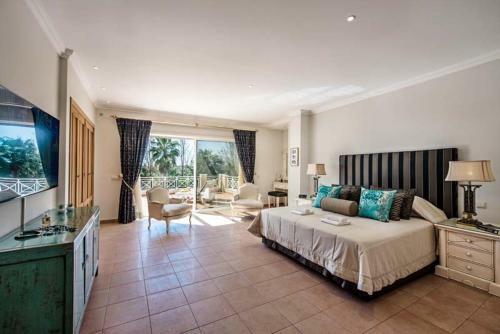 Escanxinhas Villa Sleeps 8 With Pool Air Con And Wifi