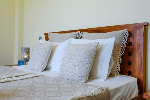 Ferragudo Premium Villa - Heatable Pool & River Views