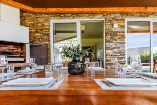 Ferragudo Premium Villa - Heatable Pool & River Views