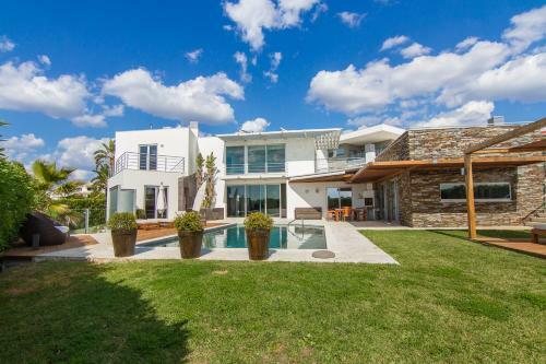 Ferragudo Premium Villa - Heatable Pool & River Views