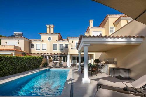 Ferrarias Villa Sleeps 6 With Pool Air Con And Wifi