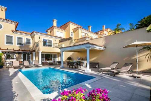 Ferrarias Villa Sleeps 6 With Pool Air Con And Wifi