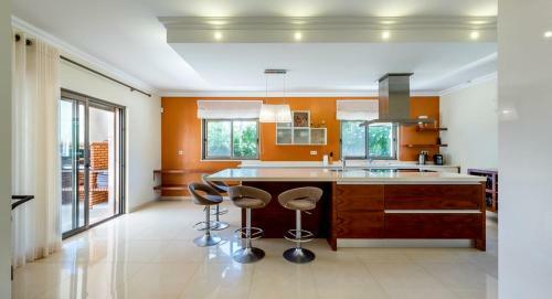 Ferrarias Villa Sleeps 12 With Pool Air Con And Wifi