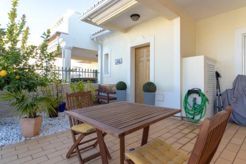 Hostal Casa Linnea Private Pool Walk To Beach