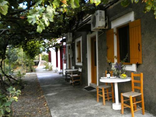 Diamanti Studios & Apartments