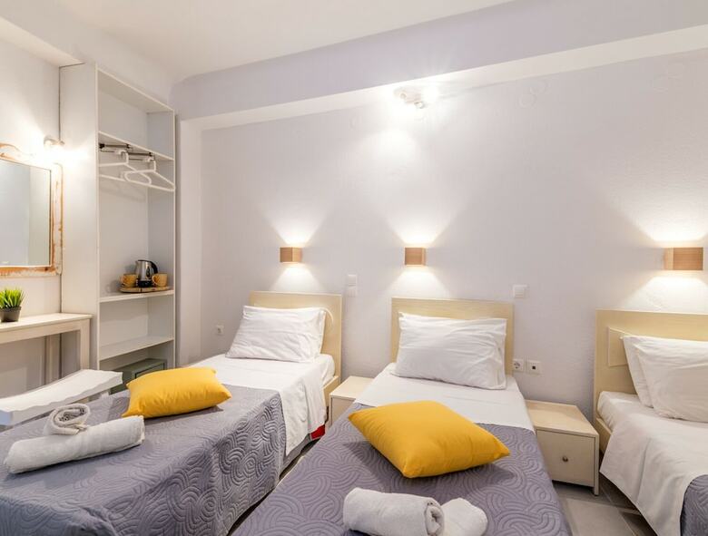 Hostal Orpheas Rooms