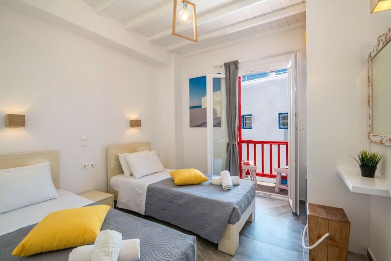 Hostal Orpheas Rooms