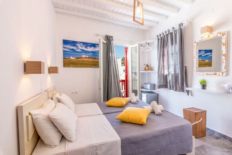 Hostal Orpheas Rooms