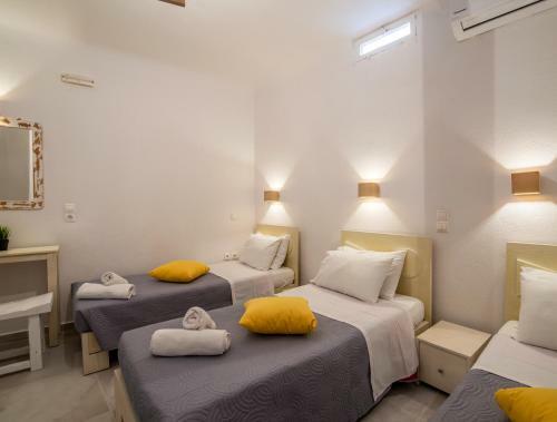 Hostal Orpheas Rooms