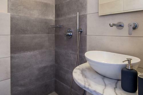 Hostal Orpheas Rooms