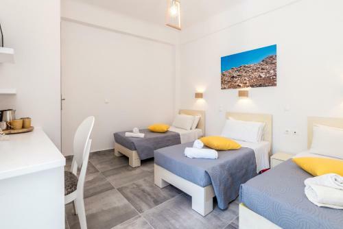 Hostal Orpheas Rooms