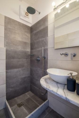 Hostal Orpheas Rooms