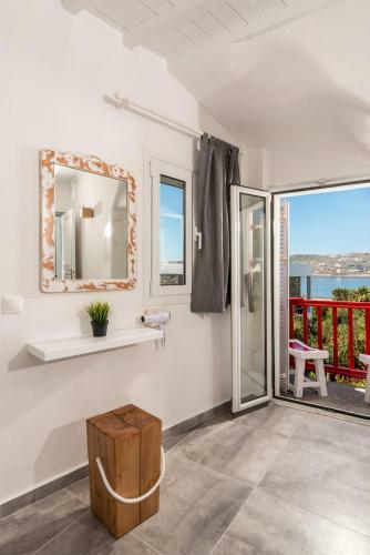 Hostal Orpheas Rooms