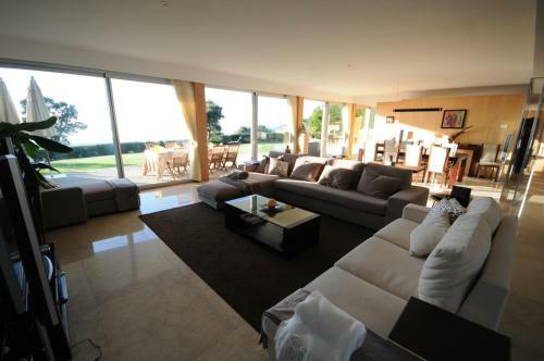 Gateira Villa Sleeps 8 With Pool And Wifi