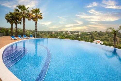 Pool And Sea View Apartment