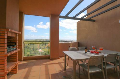 Pool And Sea View Apartment