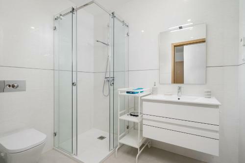 Luxury 2 Bed Apartment, Porto de Mos, 550m From Beach