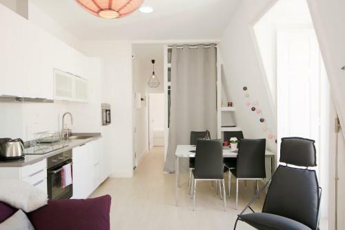 Classic And Comfortable Topfloor Apartment 13 By Lisbonne Collection