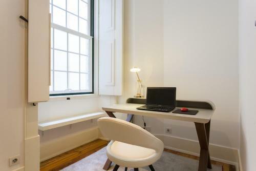 Apartamento Altido Elegant 3br Apt With Workspace In Chiado