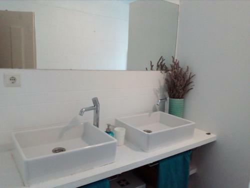 Stunning Apartment Near Chiado