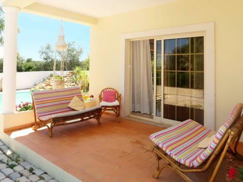 Olhao Villa Sleeps 8 With Pool And Air Con