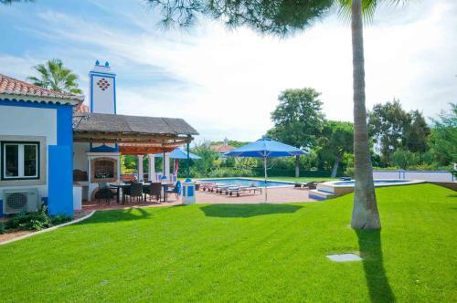Olhos de Agua Villa Sleeps 6 With Pool And Air Con