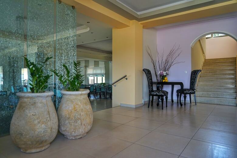 Kokoni Beach Hotel