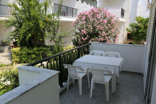 Iris Apartments