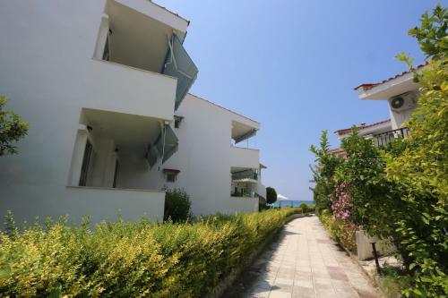 Iris Apartments