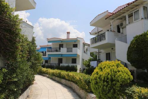 Iris Apartments