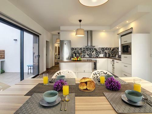 Ponta Do Sol Villa Sleeps 7