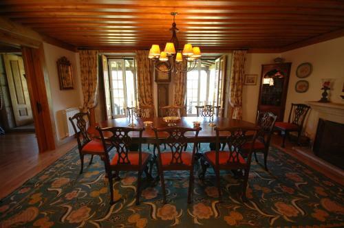 Ponte De Lima Villa Sleeps 14 With Pool
