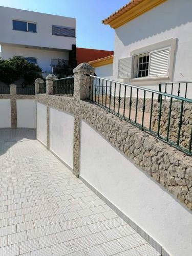Great Quiet Villa In Portim�o With Pool