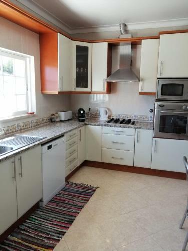 Great Quiet Villa In Portim�o With Pool