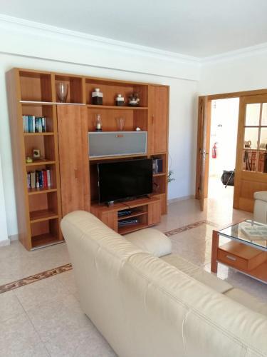 Great Quiet Villa In Portim�o With Pool
